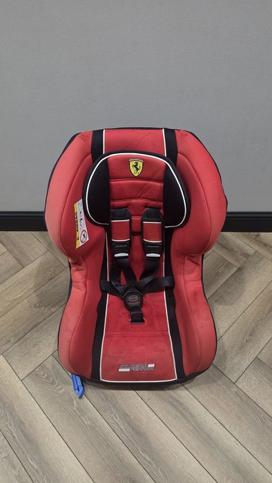 Автокресло "Ferrari".