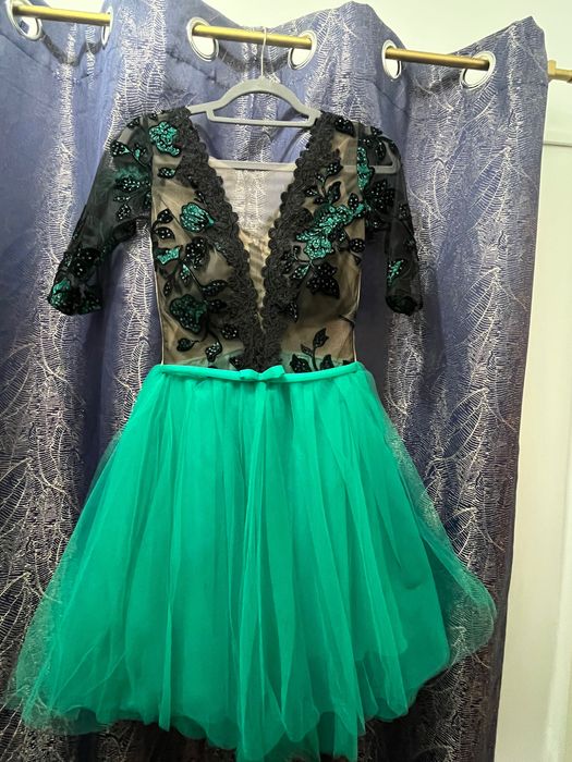 Rochie eveniment (ex:banchet, majorat)