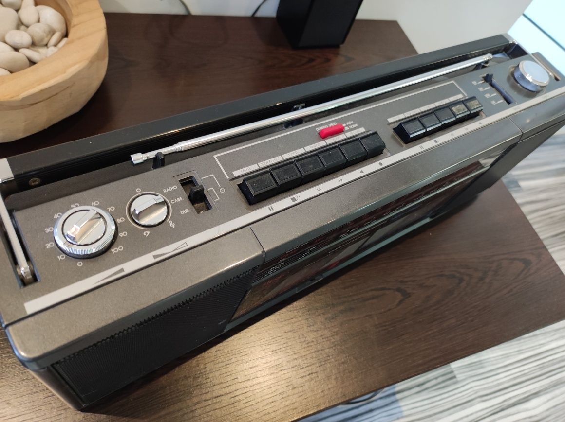 Радиокасетофон  GRUNDIG
