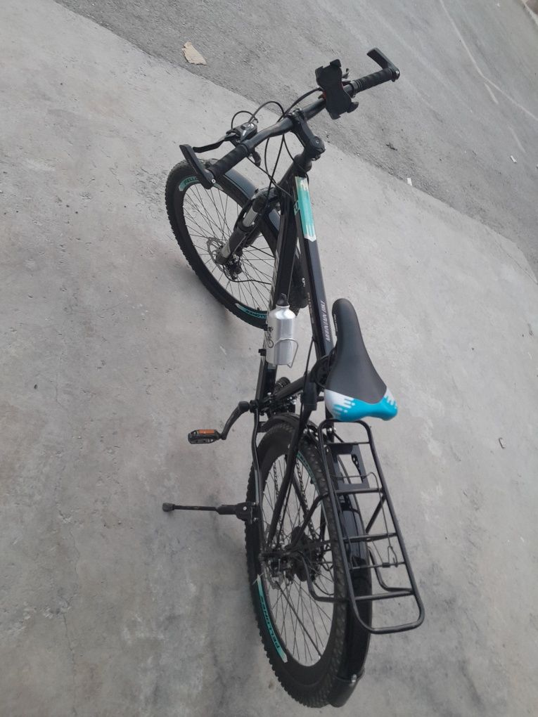 Velosiped Pellones 26 yengil va tez, tog' va shahar uchun moslashgan.