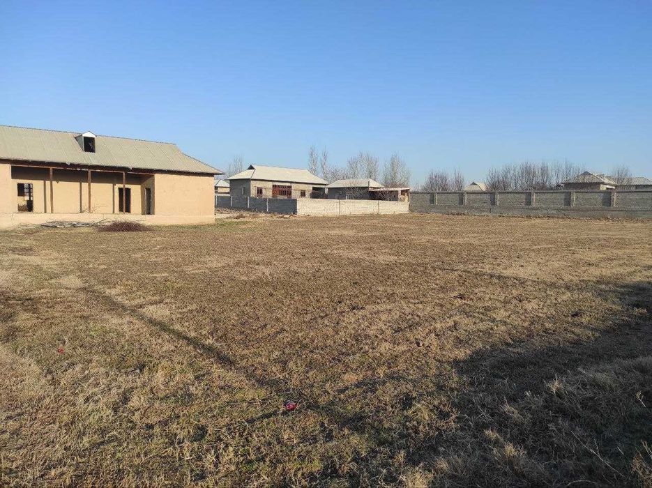 5 xonali uy hovlisi bilan, tamirtalab