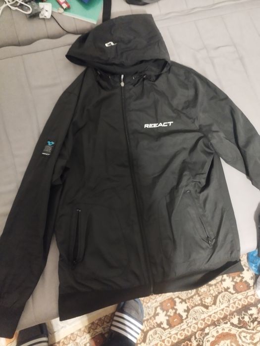 Vând geacă măsură L