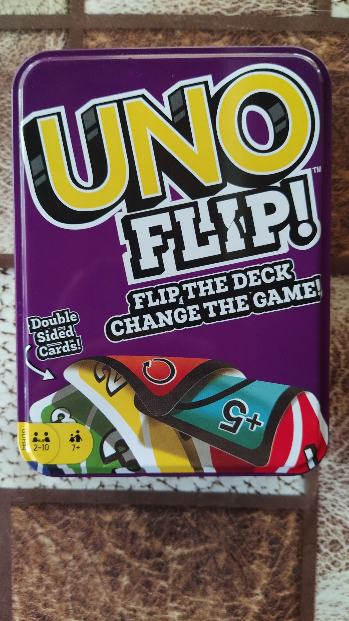 UNO FLIP! С метална кутия