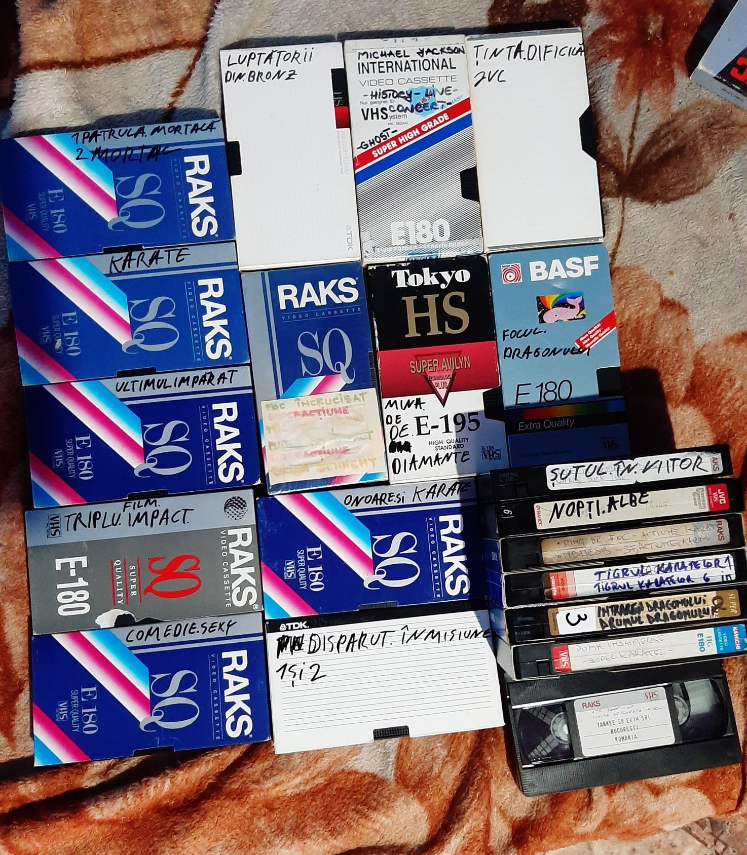 Vând 28 de casete video filme vechi în stare bună  traduse în română