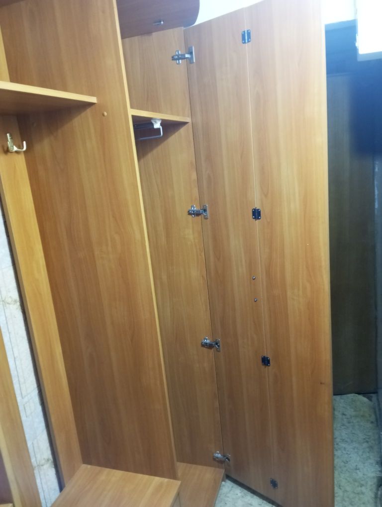 Продам шкаф в прихожую