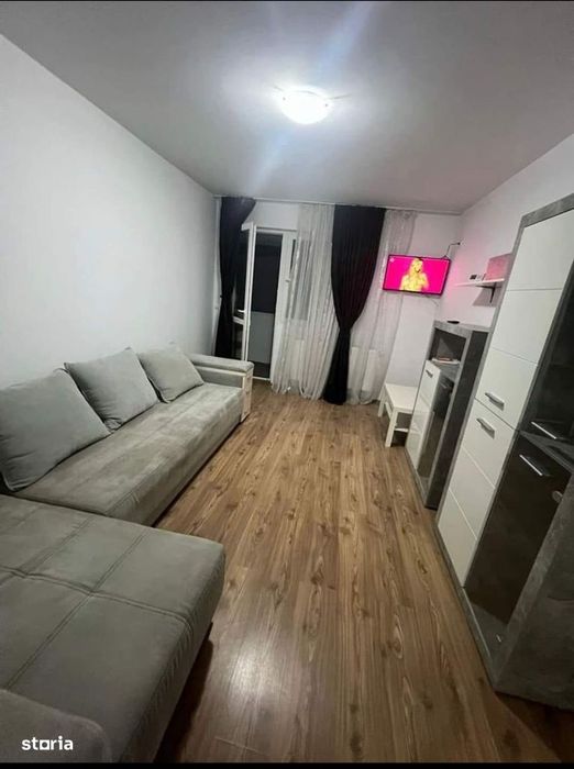 Garsonieră mobilată, cu loc de parcare și centrală termică– 350 €/lună