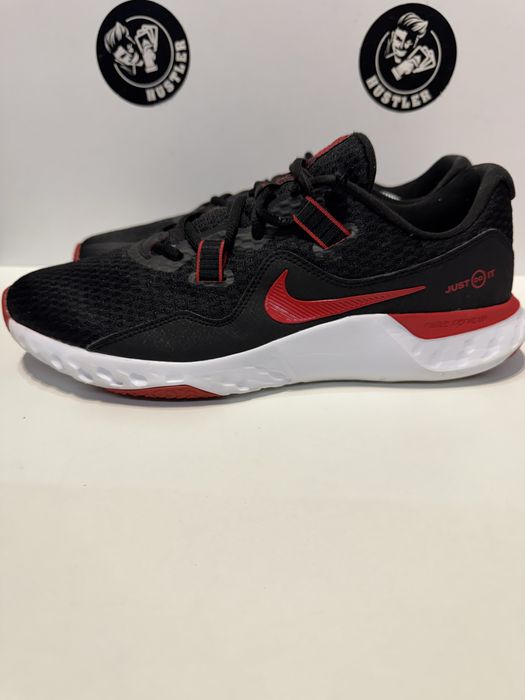 Маратонки NIKE RENEW .Номер 45