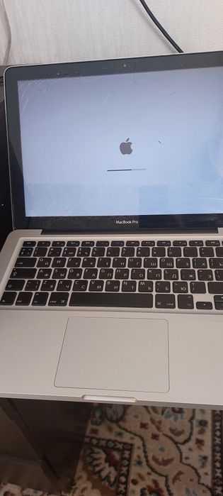 MacBook  старый.