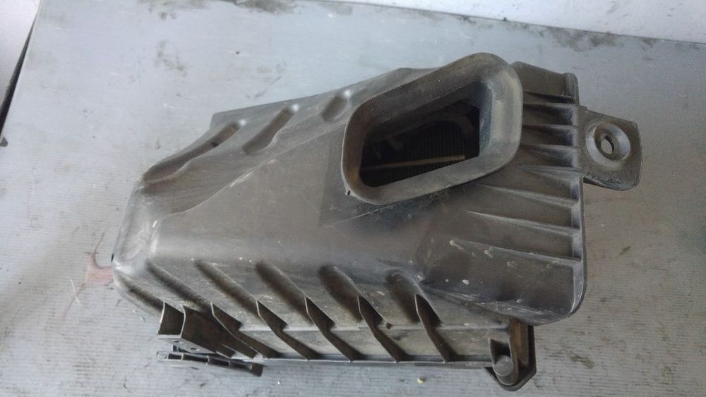 carcasa filtru aer audi a4 b7 3.0 tdi 8e0121405