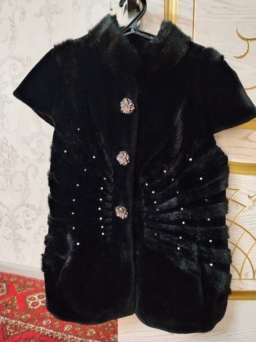 Jaket va pancho sotiladi.xar bir 80ming  xolat yaxshi