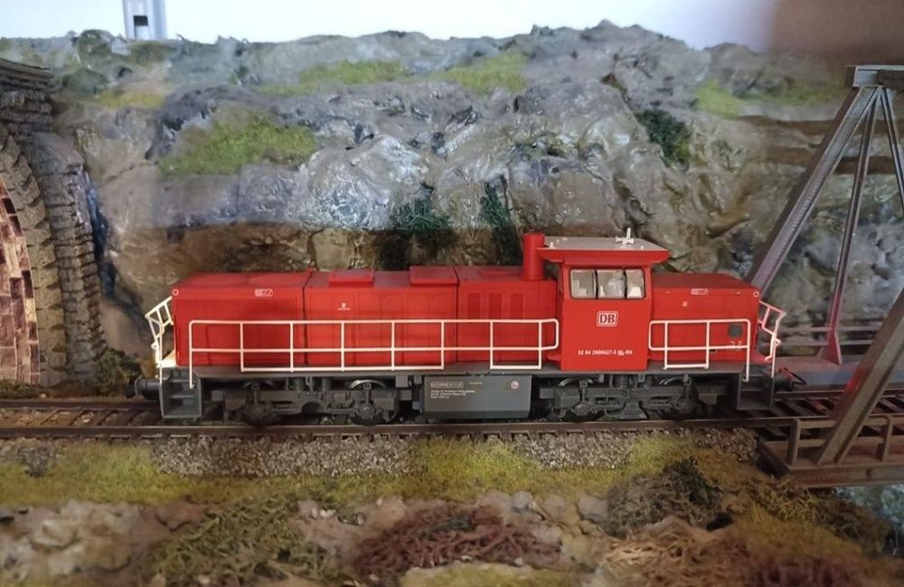 piko BR92 locomotiva digitala cu sunet

Lumini frontale alb/roșu
Tracț