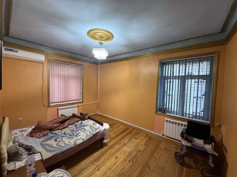 Продаю свою 3 ком.квартиру,высоко потолочная,дом кирпичный в центре: