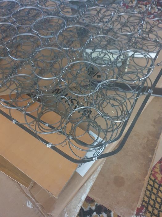 Пружинный матрас .