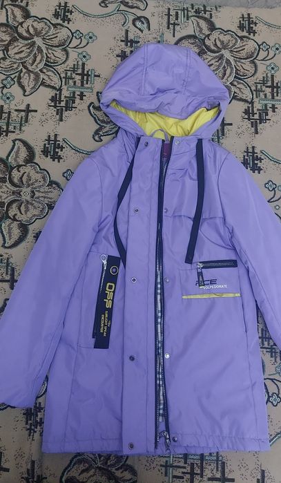 Продам куртку на девочку демисизонную