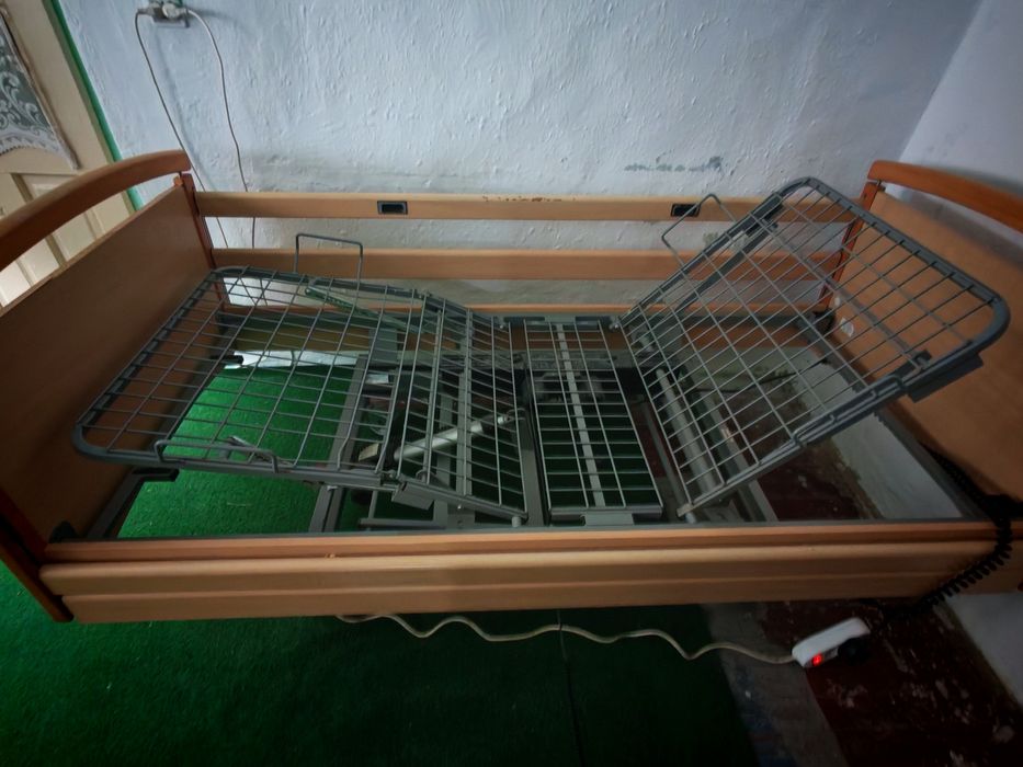 Pat medicinal cu telecomanda și saltea antiescara