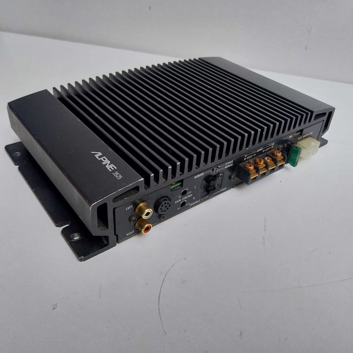 НАЙ ДОБРАТА ОФЕРТА Усилвател за кола Renegate / Alpine /Кондензатор