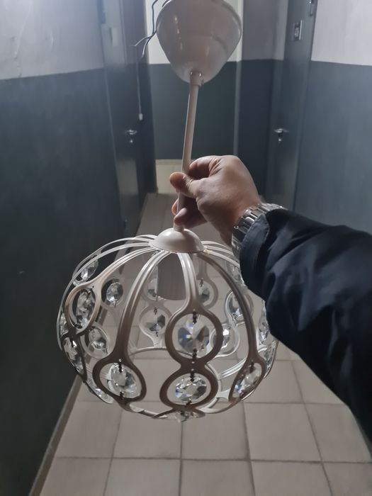 Продам люстру новую