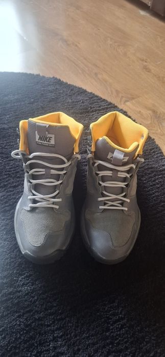 Спорти обувки NIKE