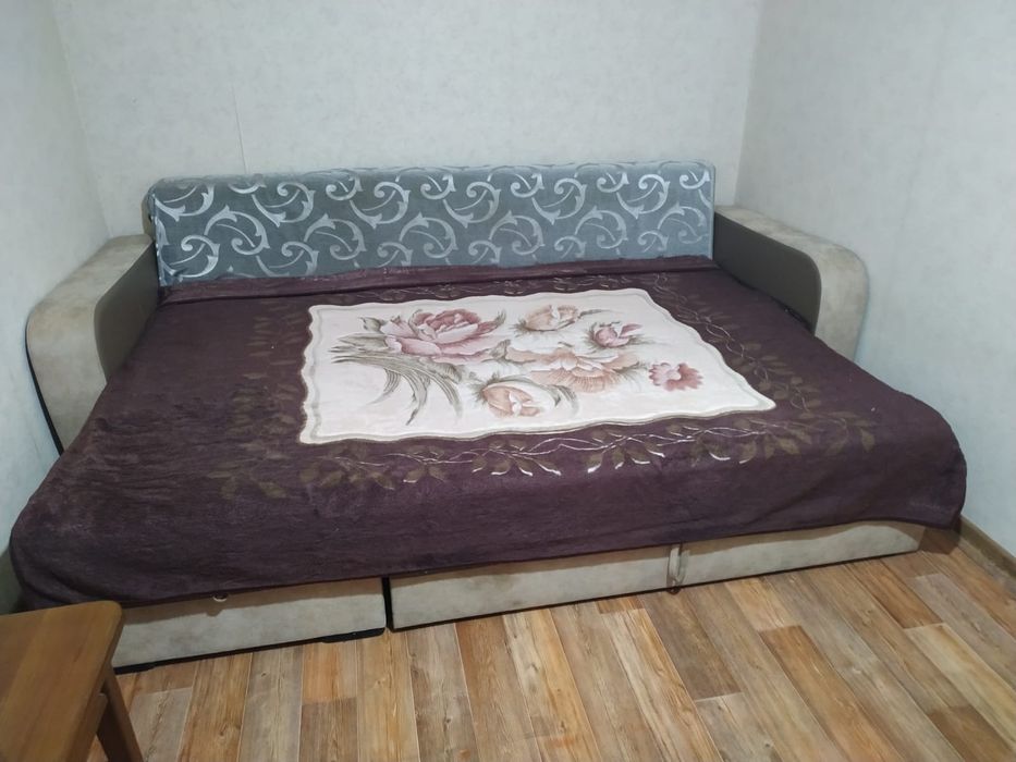 Диван угловой (цвет бежевый)