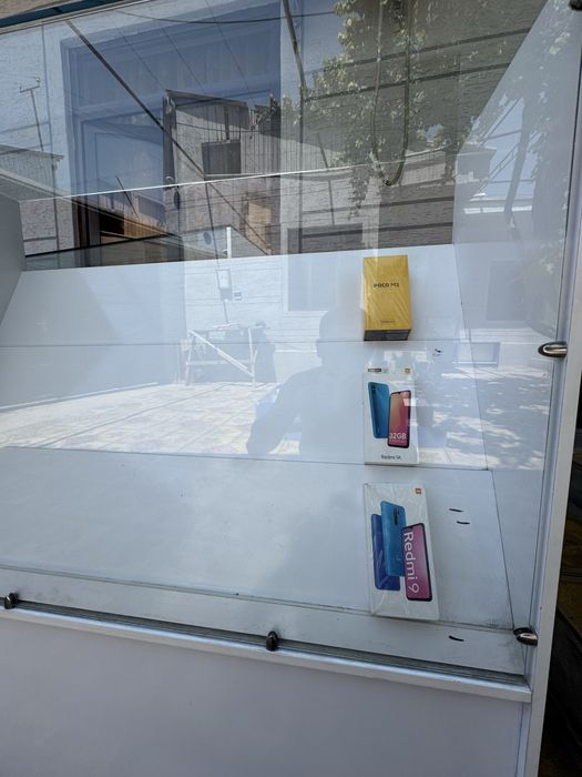 Vitrinlar sotiladi xolati zor 5 6 oy iwlatildi