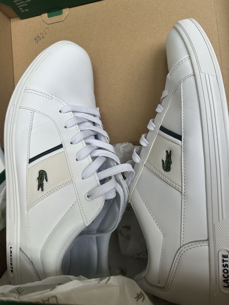 Обувки Lacoste.