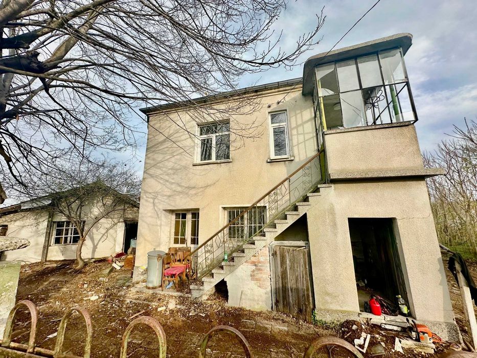 Къща за продажба в с.Черни връх