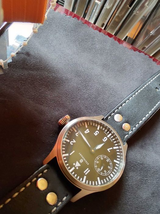 Steinhart Nav B - Uhr
