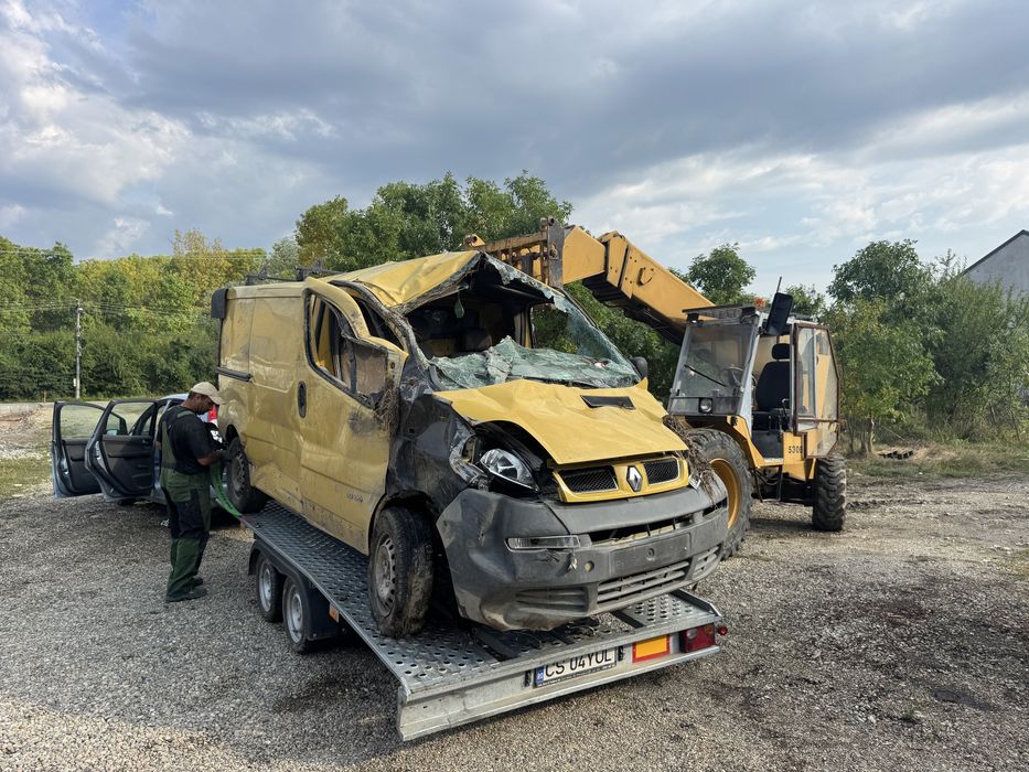 Dezmembrez opel vivaro, renaul trafic
