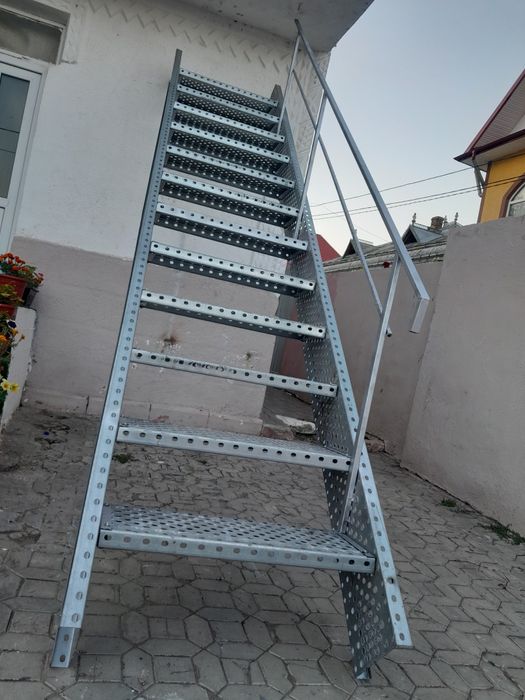 Scări metalice galvanizate la orice demisiune asiguram transport ori u