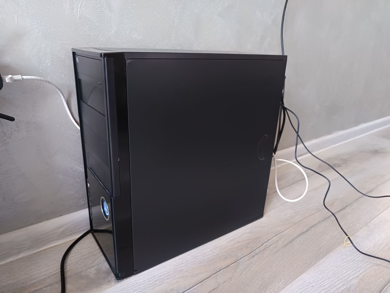 Компютър AMD A8-7600 4C+6G , FM2A68M-DG3+ , 16gb DDR3 , QUADRO NVS 295