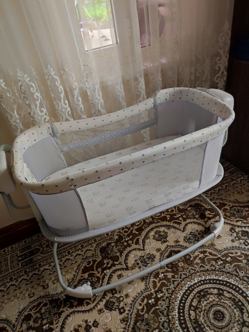 Кровать качалка,удобная вещь для ребенка,