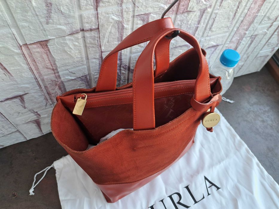 дамска чанта,Furla  малка керемидена чантичка-естествена кожа