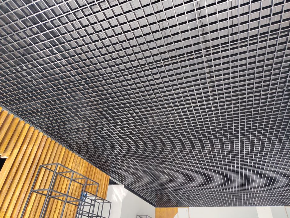 Osma shift pod klyuch. Grilyata, reechniy potoloklar. Подвесные потолк