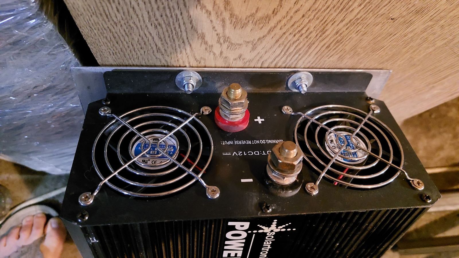 Инвертор Solatronics 12 / 220v 2000W