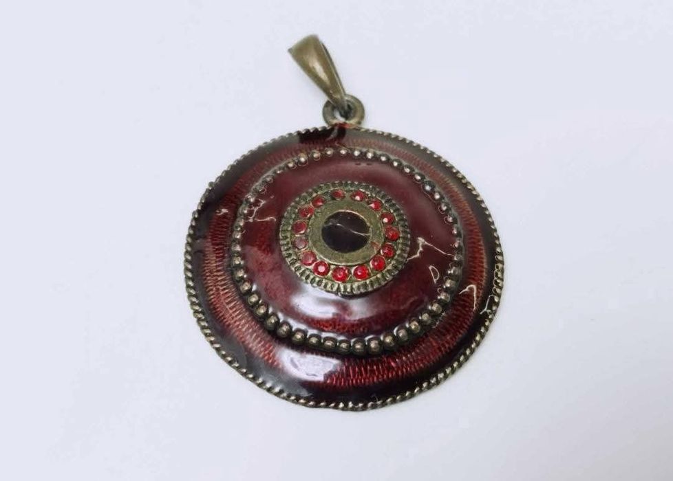 Vechi pandantiv din bronz cu email rosu, India