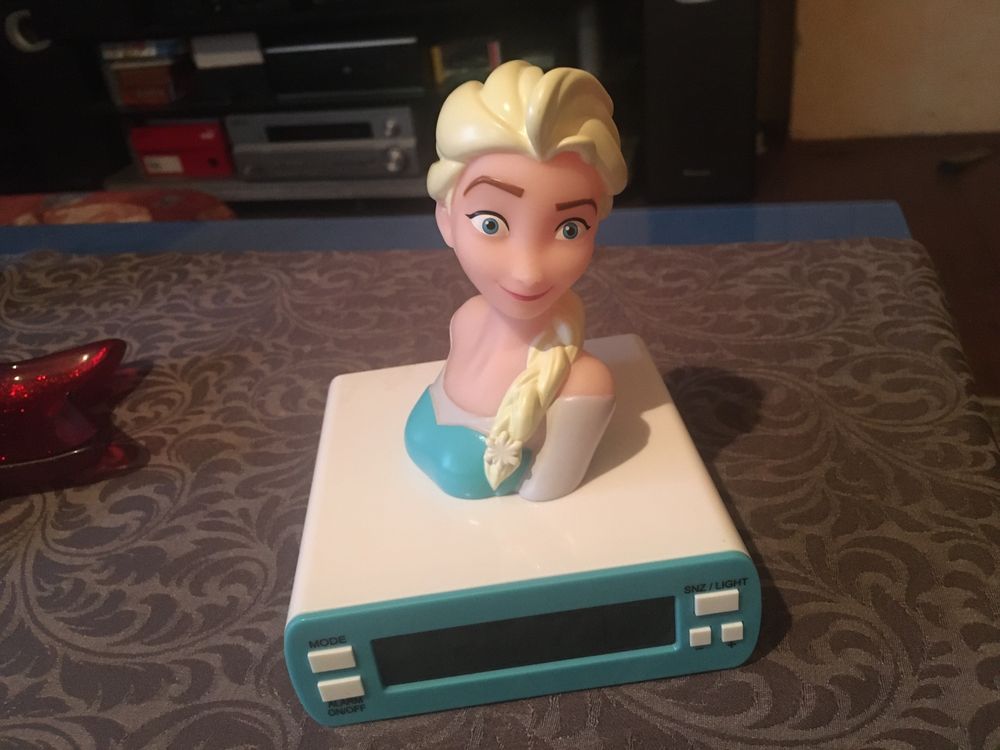 Elsa Frozen digital clock