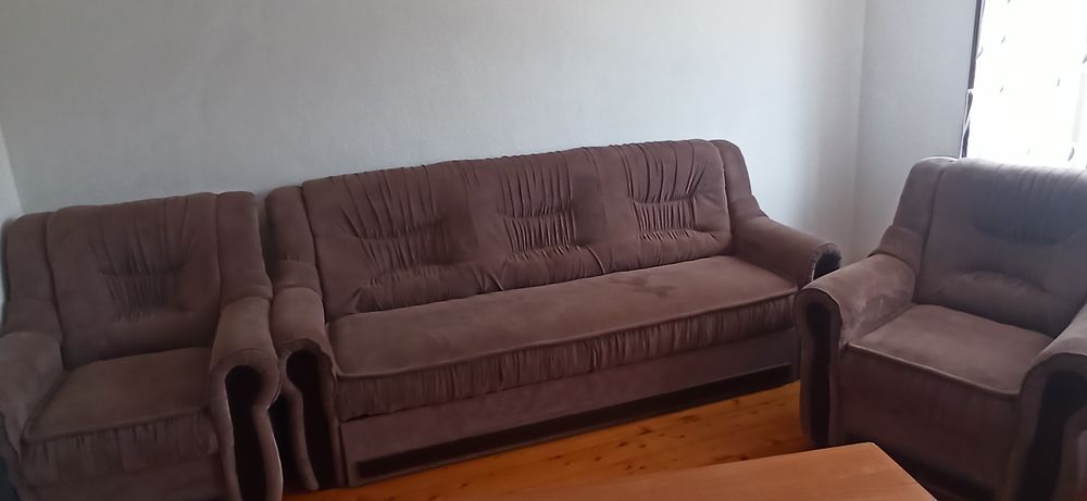 Разтегателен диван за хол + два фотьойла
