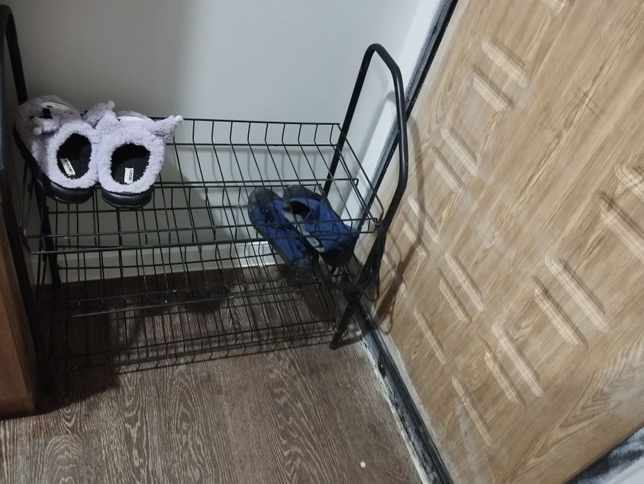 Металлическая этажерка для обуви