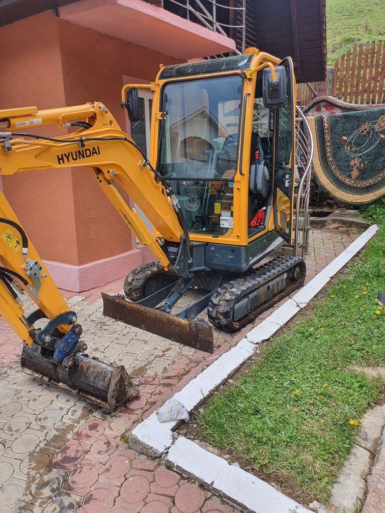 Miniexcavator Hyundai 2 tone + remorca pt el