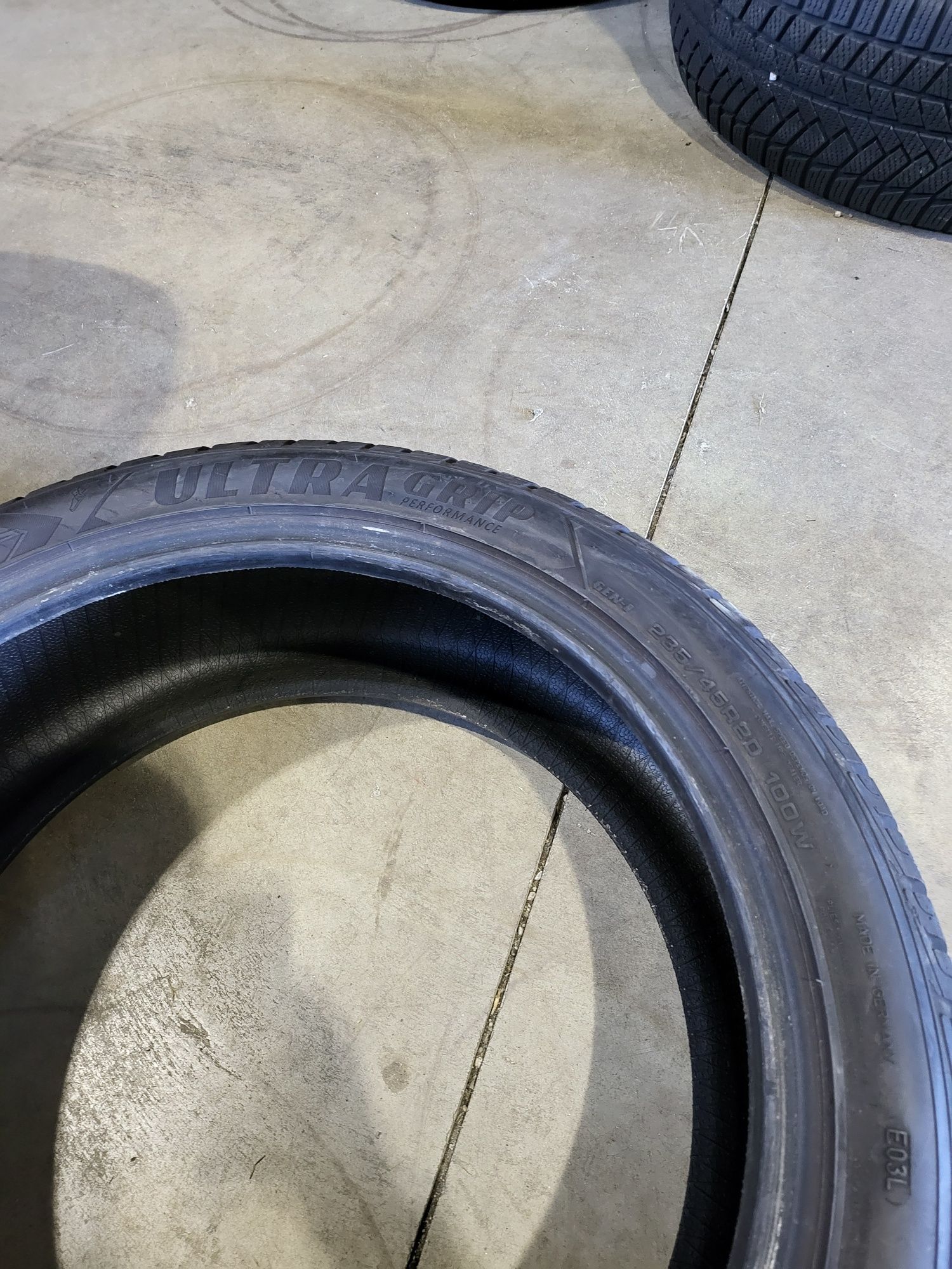 255/40/20//235/45/20 Goodyear