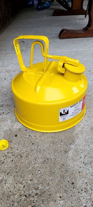 Canistră combustibil