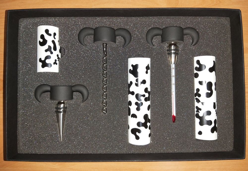 Винный набор, абсолютно новый, в заводской упаковке, продам недорого!