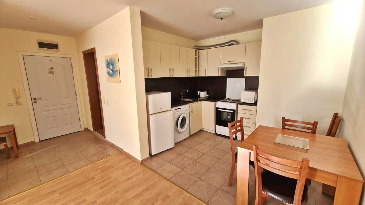 Продава се Двустаен апартамент в к.к. Слънчев бряг - 67 кв.м за 821 €/кв.м - Снимка #4