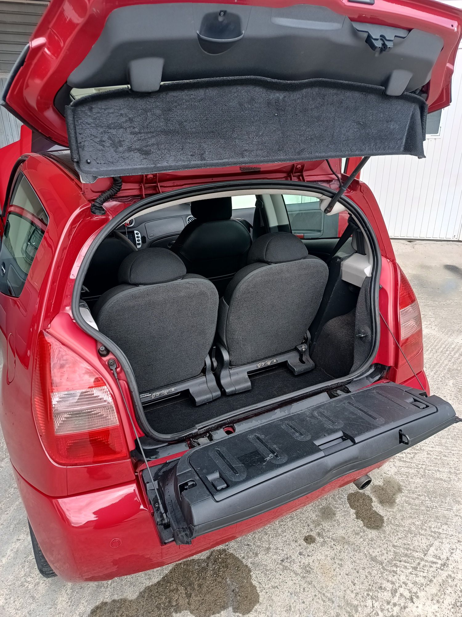 Vând Citroen C2 impecabil .