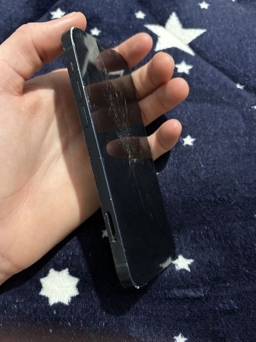 Vand iphone 12 simplu