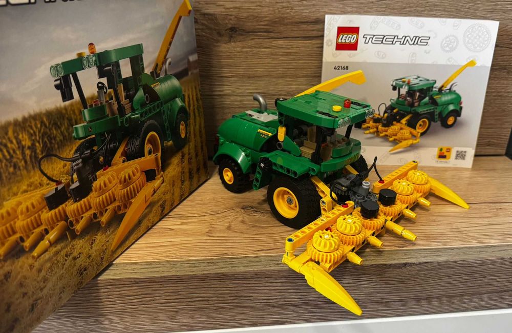 Combina Lego 42168 - John Deere 9700 forage harvester