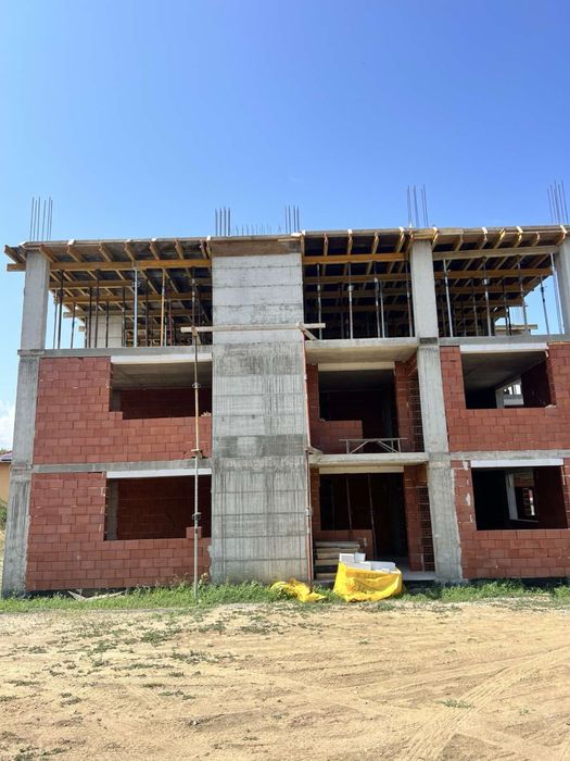 Тристаен апартамент в малка бутикова сграда