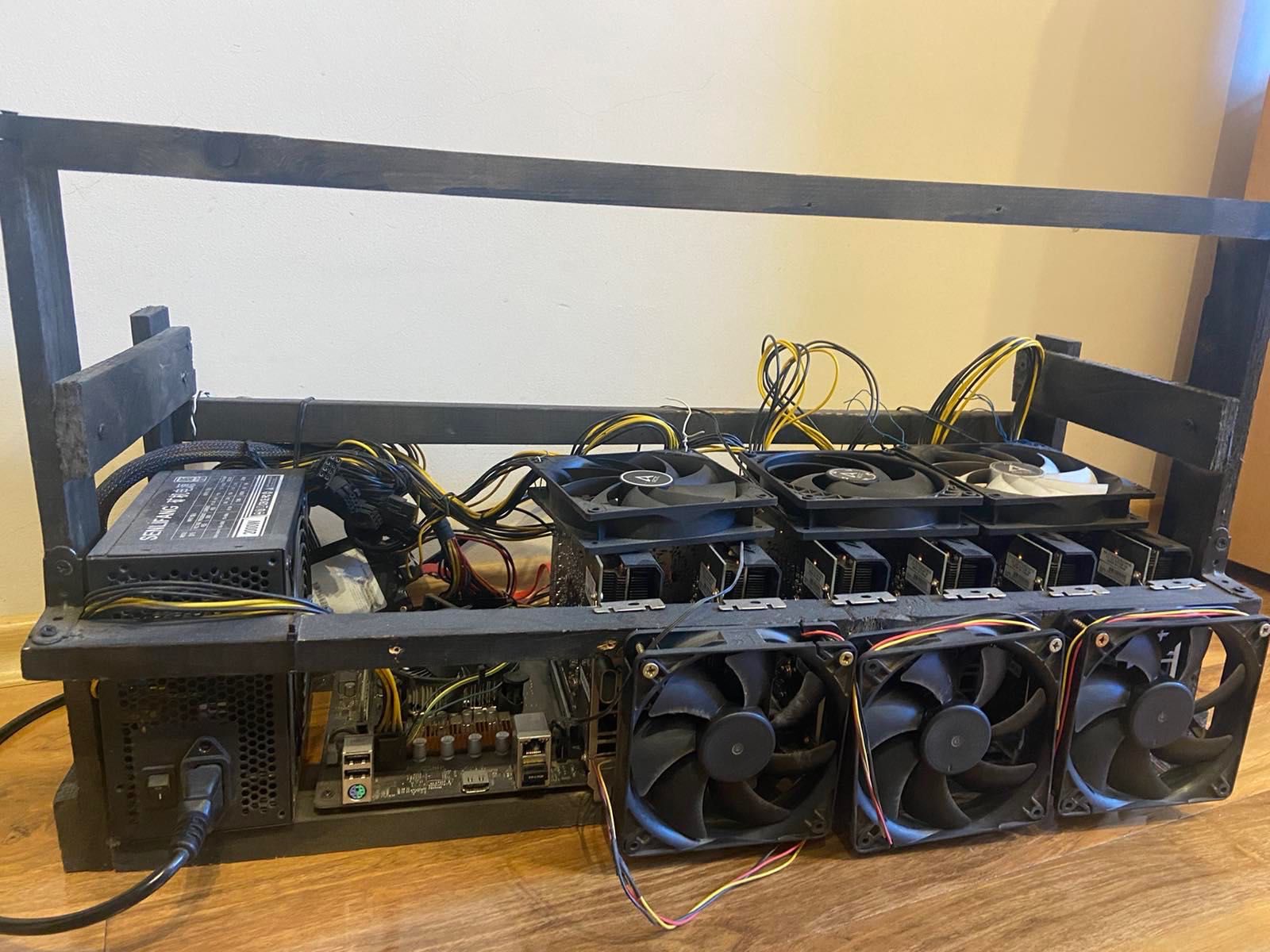 Копачка за крипто валута /mining rig