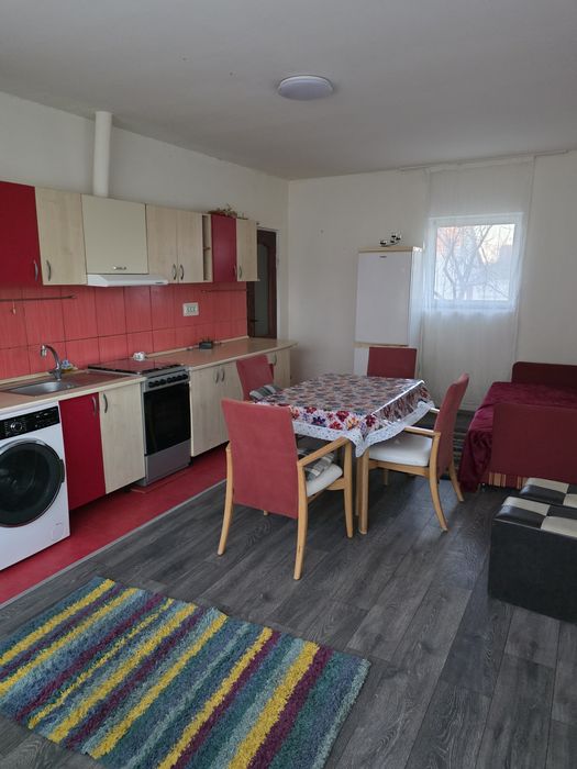 Închiriez casă în Fântânele