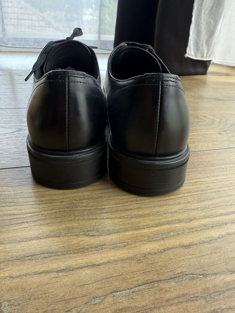 Pantofi Prada eleganti de barbati piele naturala marime 40.5